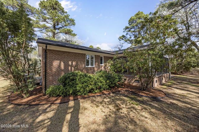 1206 Crows Nest Court, New Bern, NC 28560