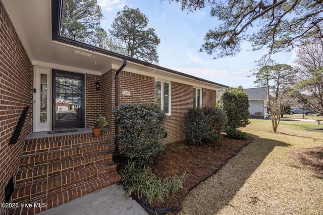 1206 Crows Nest Court, New Bern, NC 28560