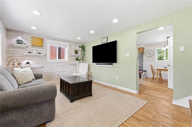 310 Summit Ave, Canonsburg, PA 15317