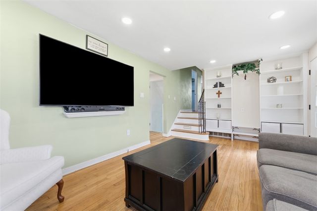 310 Summit Ave, Canonsburg, PA 15317