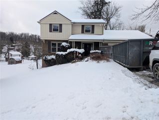 1237 Penhurst Dr, Elizabeth Twp/boro, PA 15135
