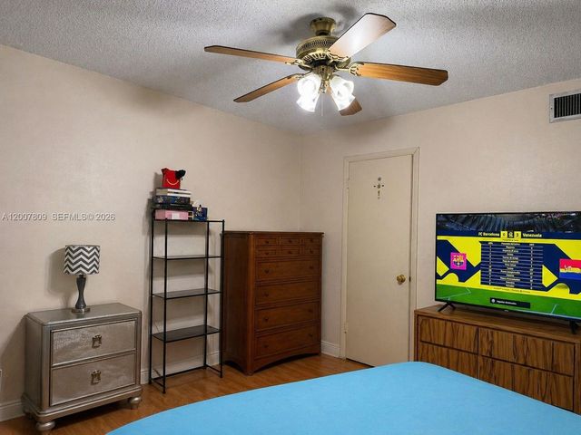 1910 W 56th St 3121B, Hialeah, FL 33012