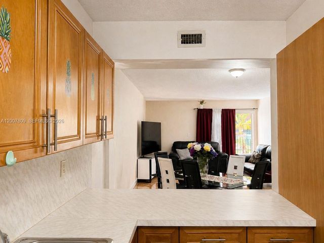 1910 W 56th St 3121B, Hialeah, FL 33012