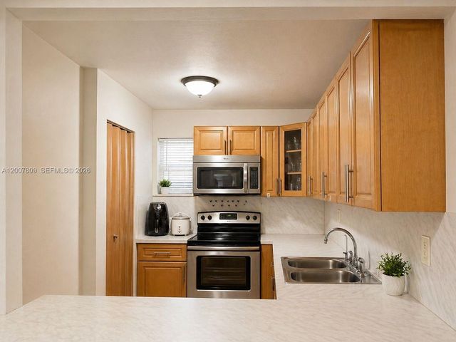 1910 W 56th St 3121B, Hialeah, FL 33012