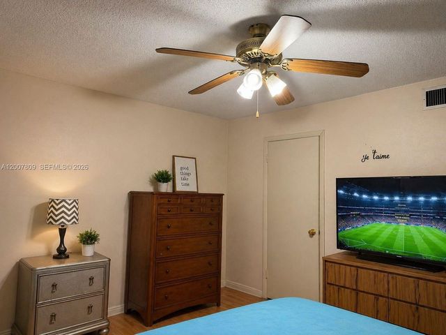 1910 W 56th St 3121B, Hialeah, FL 33012