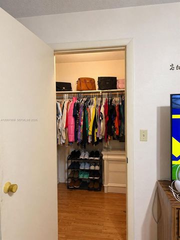 1910 W 56th St 3121B, Hialeah, FL 33012