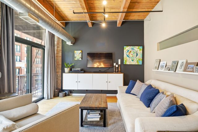 420 W Ontario Street 304, Chicago, IL 60654