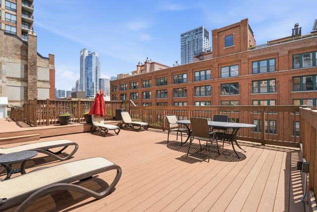 420 W Ontario Street 304, Chicago, IL 60654