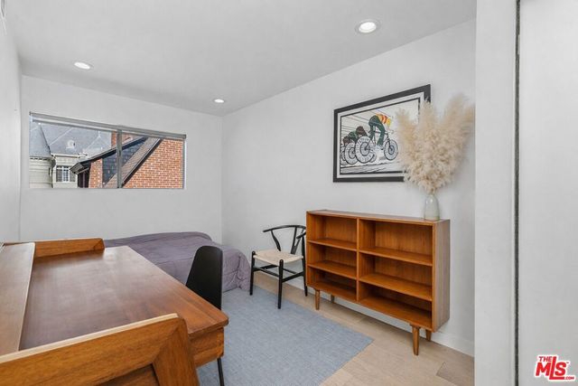 2147 N Beachwood Drive 6, Los Angeles, CA 90068