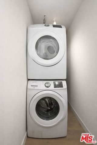 2147 N Beachwood Drive 6, Los Angeles, CA 90068