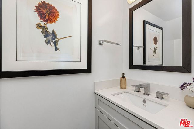 2147 N Beachwood Drive 6, Los Angeles, CA 90068