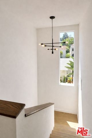 2147 N Beachwood Drive 6, Los Angeles, CA 90068