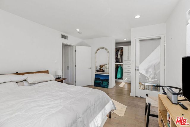 2147 N Beachwood Drive 6, Los Angeles, CA 90068