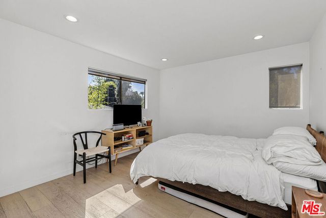 2147 N Beachwood Drive 6, Los Angeles, CA 90068