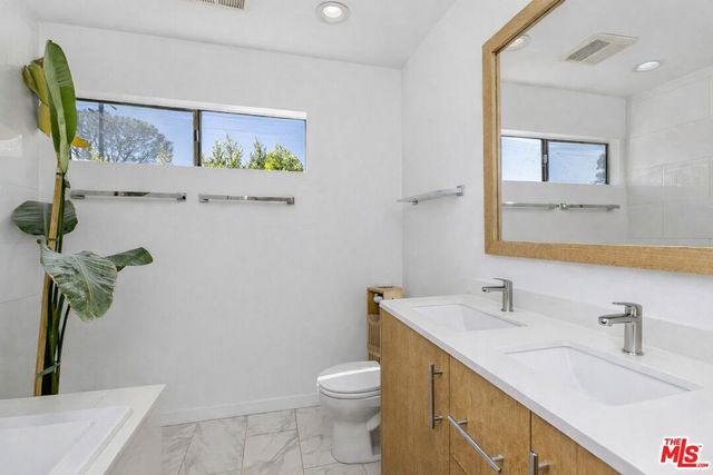 2147 N Beachwood Drive 6, Los Angeles, CA 90068