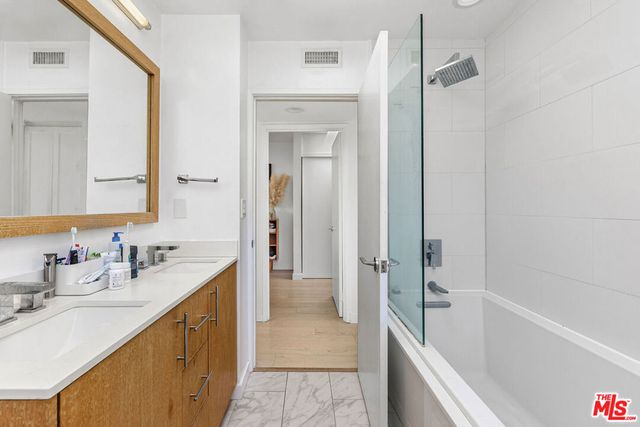 2147 N Beachwood Drive 6, Los Angeles, CA 90068