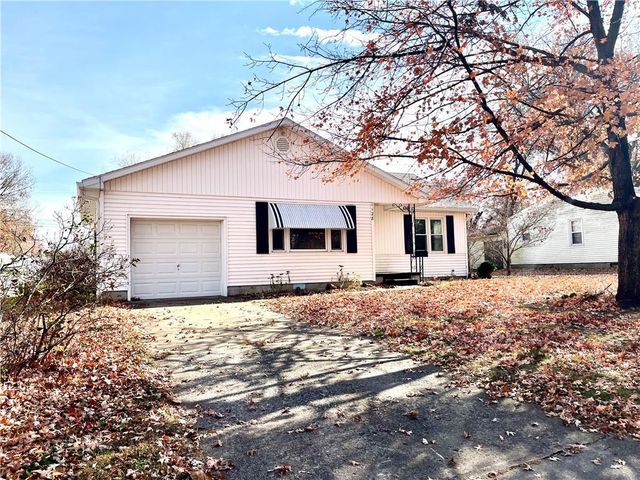 1128 N Clay Street, Nevada, MO 64772