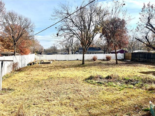 1128 N Clay Street, Nevada, MO 64772