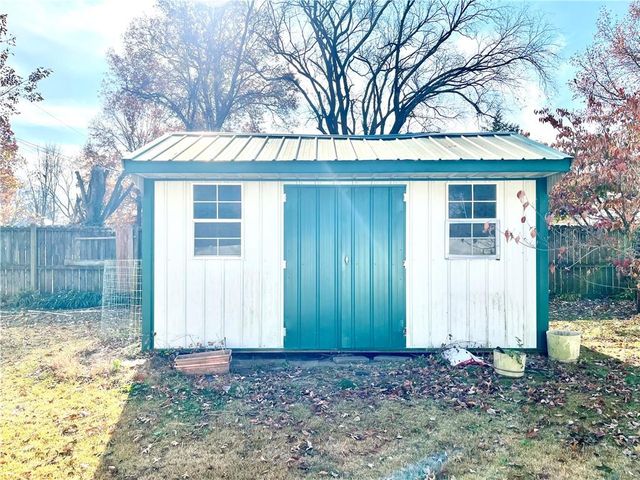 1128 N Clay Street, Nevada, MO 64772