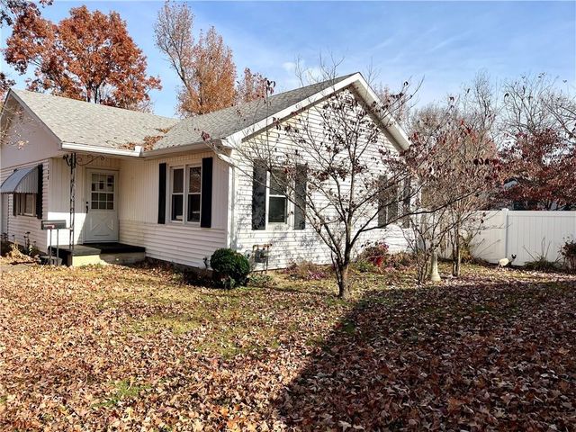 1128 N Clay Street, Nevada, MO 64772