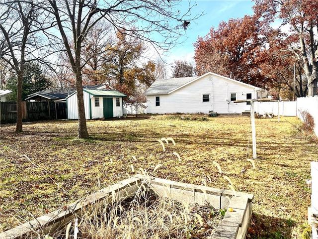 1128 N Clay Street, Nevada, MO 64772