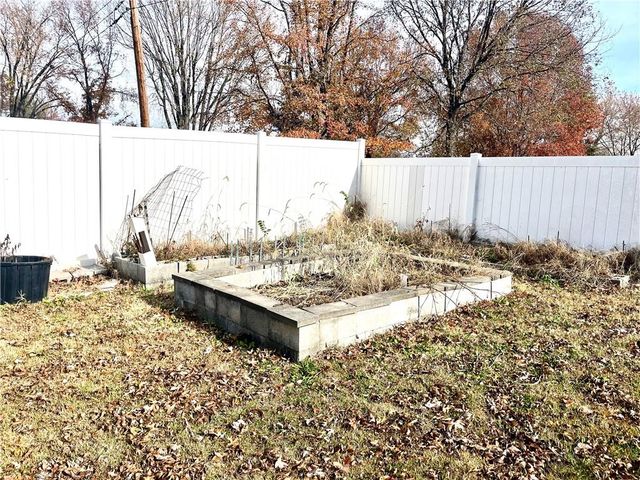 1128 N Clay Street, Nevada, MO 64772