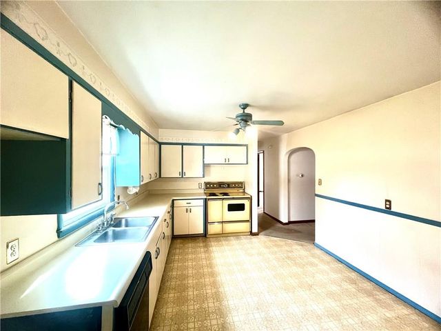 1128 N Clay Street, Nevada, MO 64772