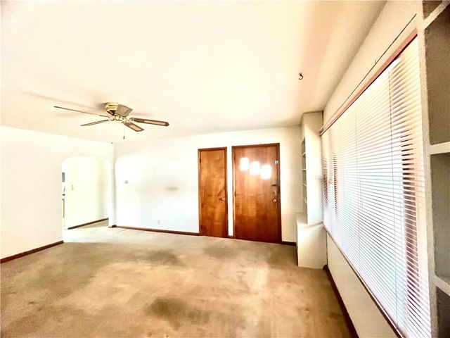 1128 N Clay Street, Nevada, MO 64772