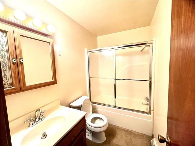 1128 N Clay Street, Nevada, MO 64772