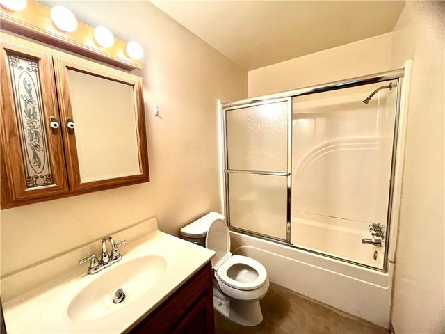 1128 N Clay Street, Nevada, MO 64772