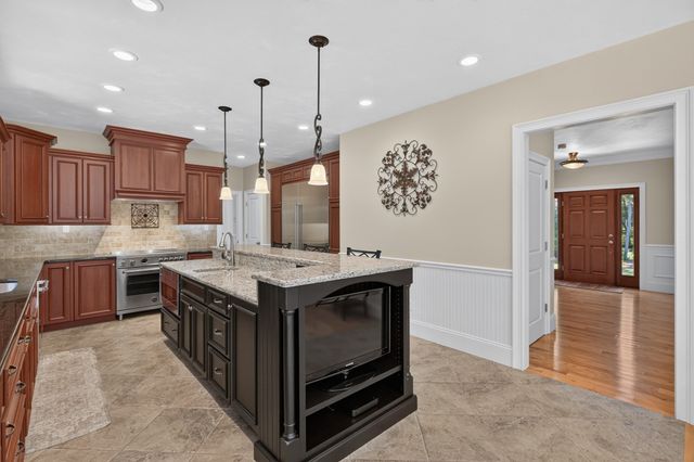 394 Purchase St, Easton, MA 02334