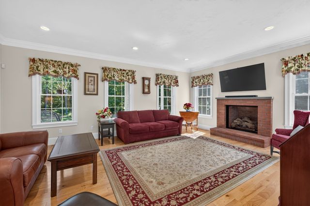 394 Purchase St, Easton, MA 02334