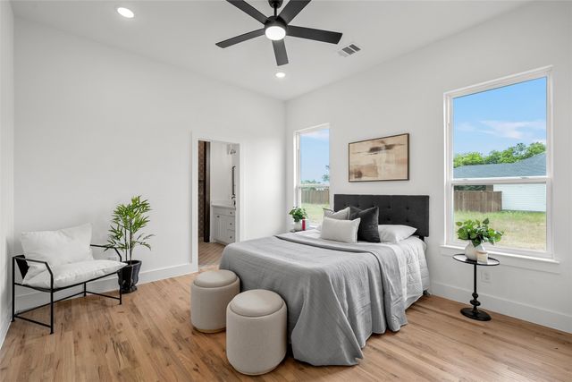 109 Sycamore Street, Hillsboro, TX 76645