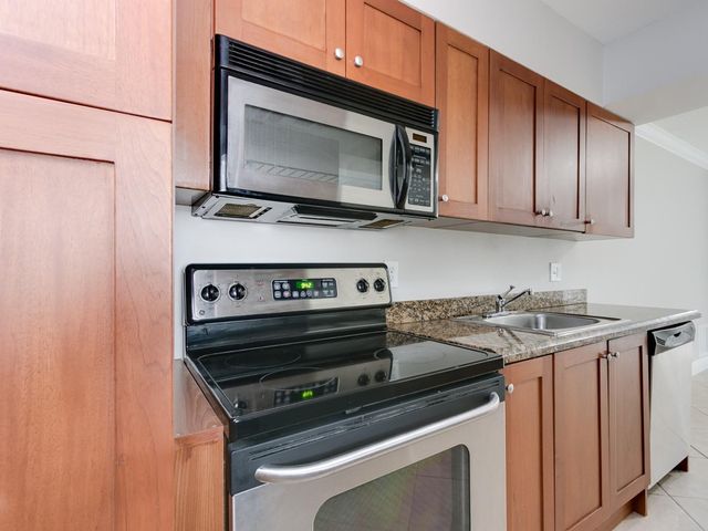 4001 NE 21st Avenue 207, Fort Lauderdale, FL 33308