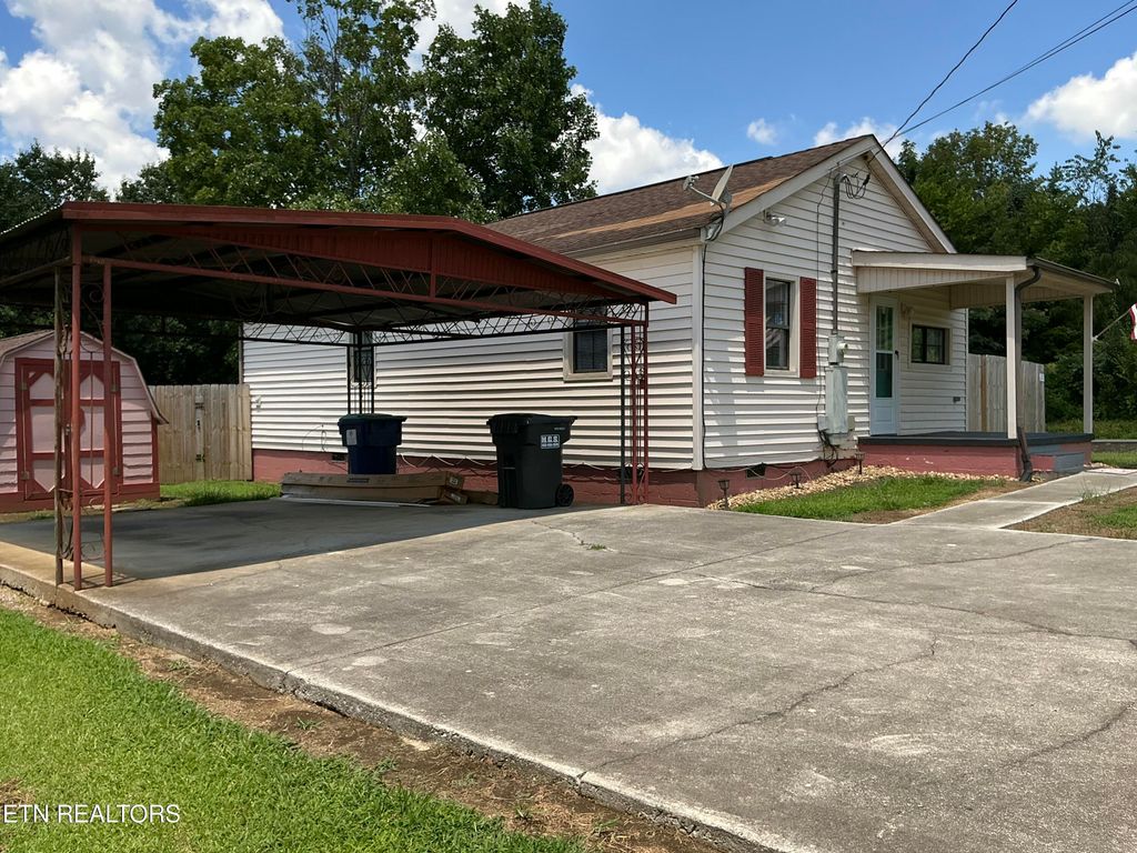 102 County Farm Road, Maryville, TN 37801