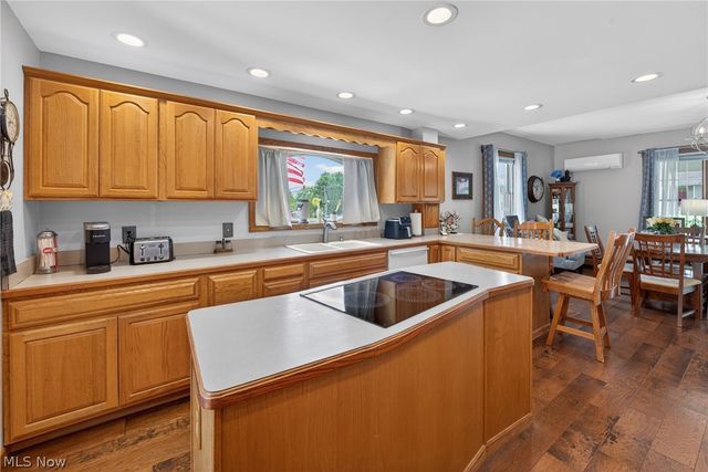 1933 W High Street, Orrville, OH 44667