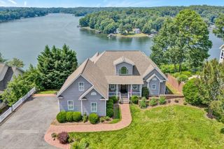 220 Village LN, Moneta, VA 24121