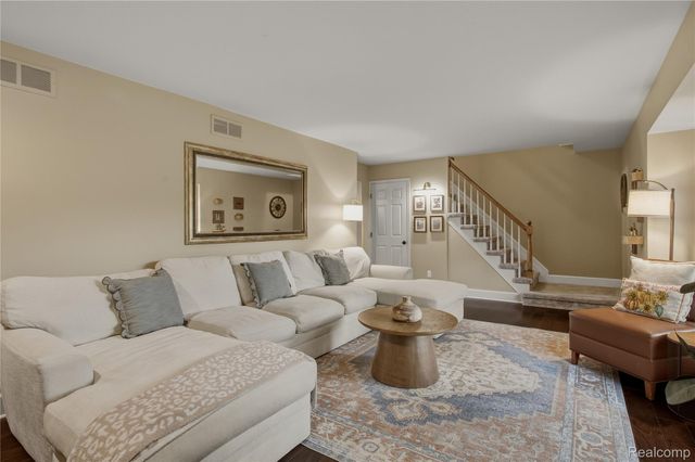 42662 Elizabeth Place, Clinton Charter Township, MI 48038