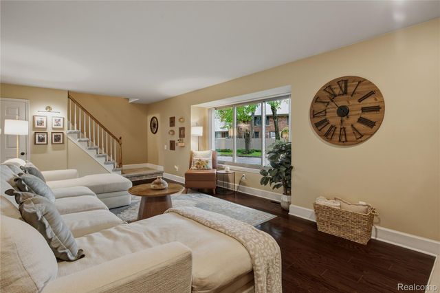 42662 Elizabeth Place, Clinton Charter Township, MI 48038