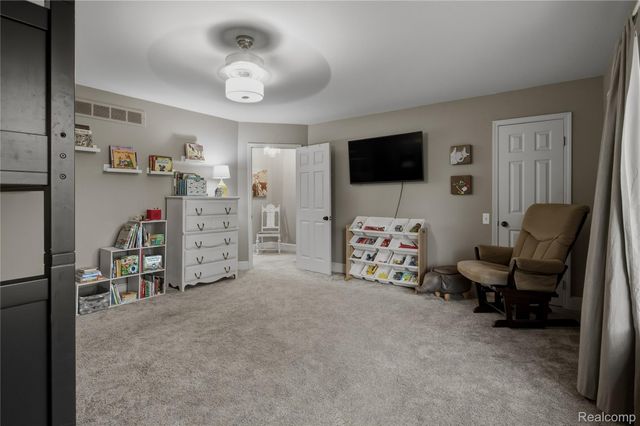 42662 Elizabeth Place, Clinton Charter Township, MI 48038