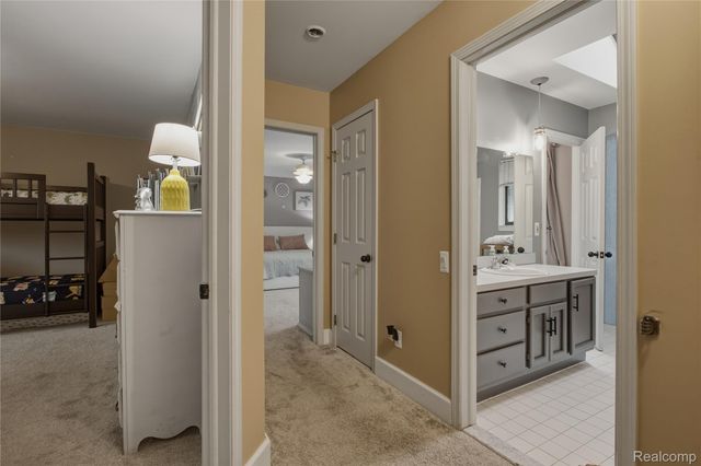 42662 Elizabeth Place, Clinton Charter Township, MI 48038