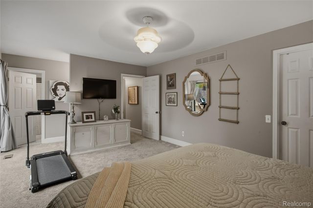 42662 Elizabeth Place, Clinton Charter Township, MI 48038