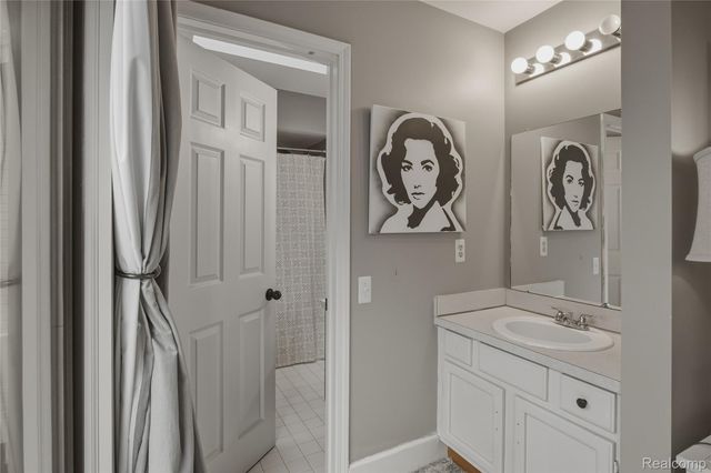 42662 Elizabeth Place, Clinton Charter Township, MI 48038