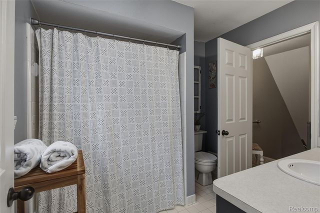 42662 Elizabeth Place, Clinton Charter Township, MI 48038