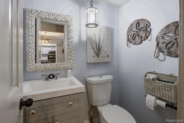 42662 Elizabeth Place, Clinton Charter Township, MI 48038