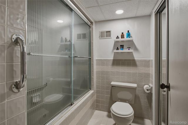 42662 Elizabeth Place, Clinton Charter Township, MI 48038