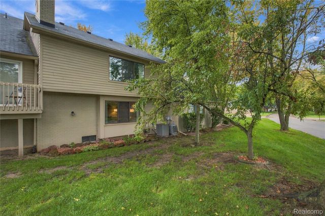42662 Elizabeth Place, Clinton Charter Township, MI 48038