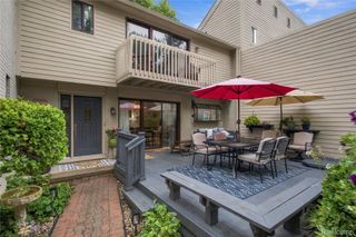 42662 Elizabeth Place, Clinton Charter Township, MI 48038