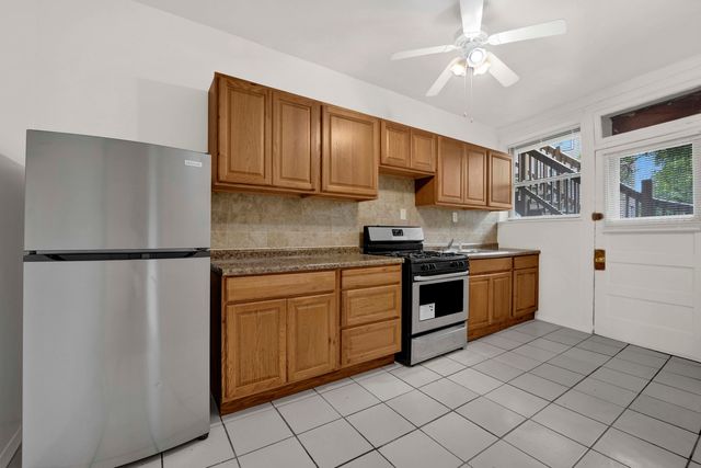 1235 W GREENLEAF Avenue 2N, Chicago, IL 60626