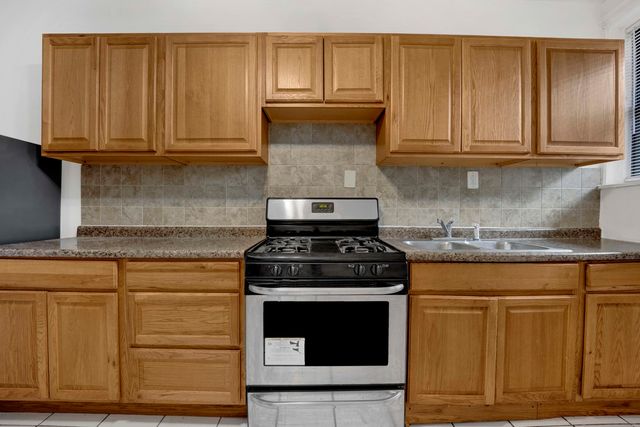 1235 W GREENLEAF Avenue 2N, Chicago, IL 60626
